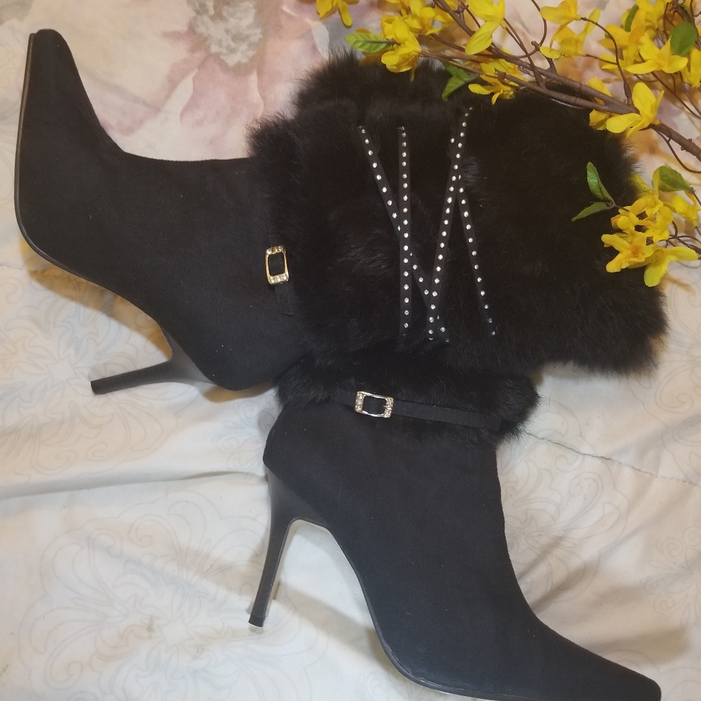 Wild Rose Black furry boots